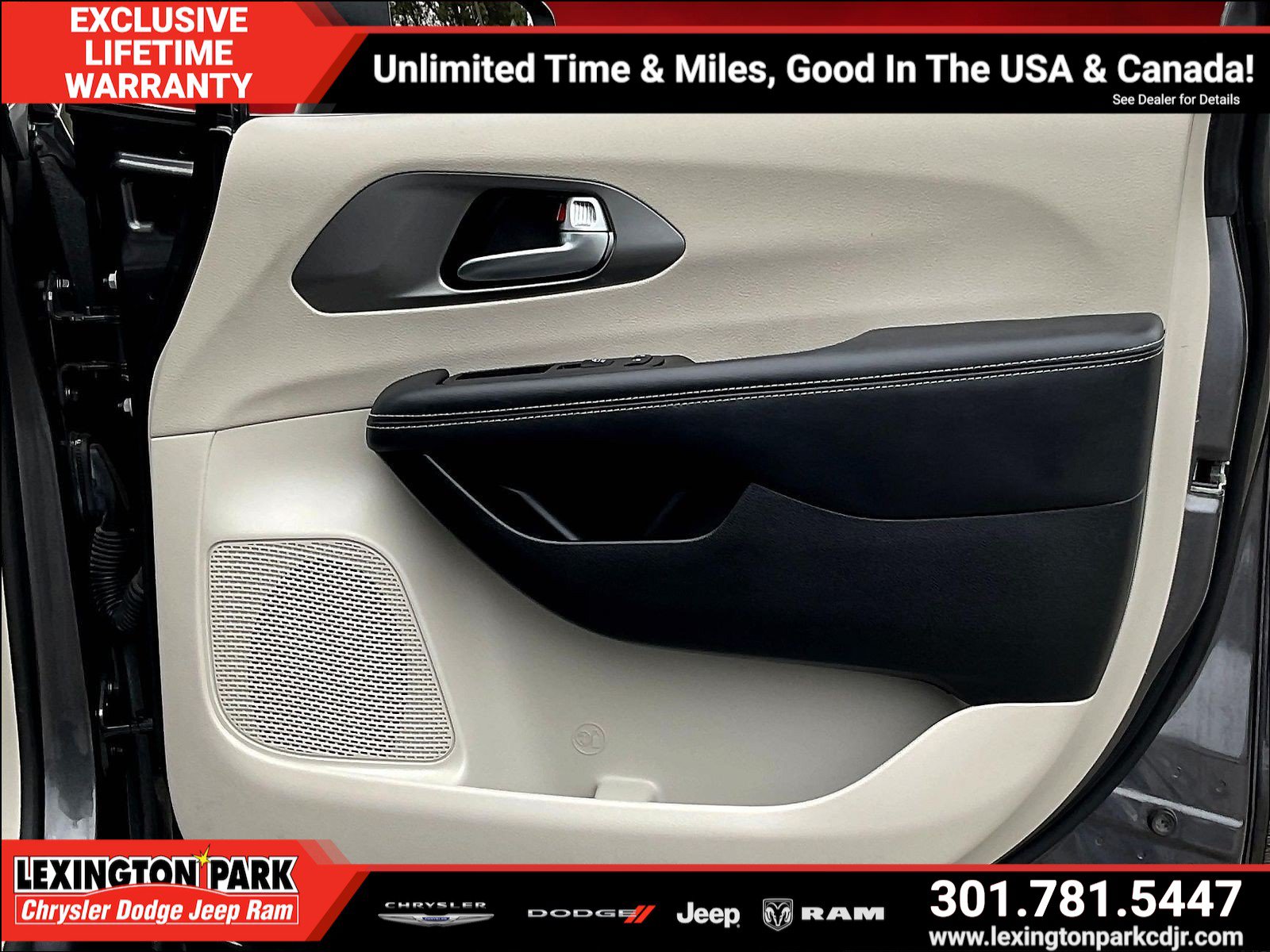 Used 2023 Chrysler Pacifica Touring-L FWD image 27