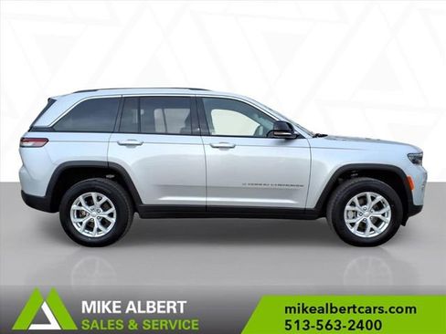 Used 2023 Jeep Grand Cherokee Limited AWD/4WD image 8