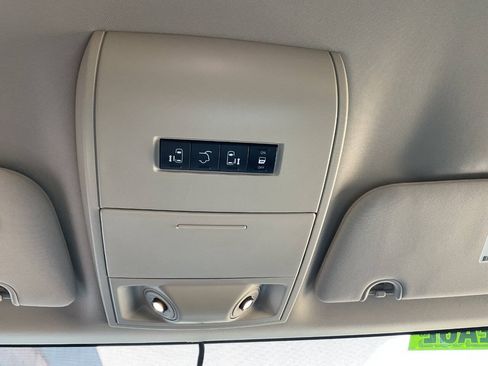 Used 2015 Chrysler Town & Country LX FWD image 24
