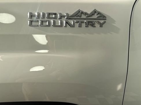 Used 2025 Chevrolet Silverado 2500 High Country w/ High Country Premium Package AWD/4WD image 37
