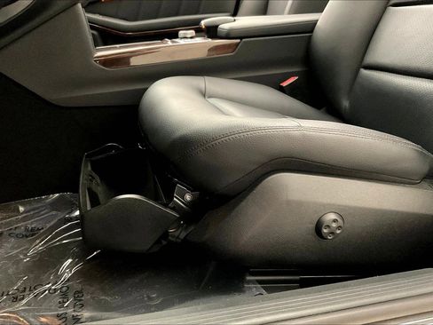 Used 2011 Mercedes-Benz E 350 4MATIC Sedan image 40