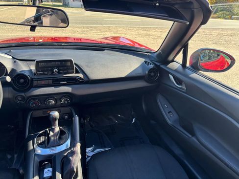 Used 2016 MAZDA MX-5 Miata Sport image 31