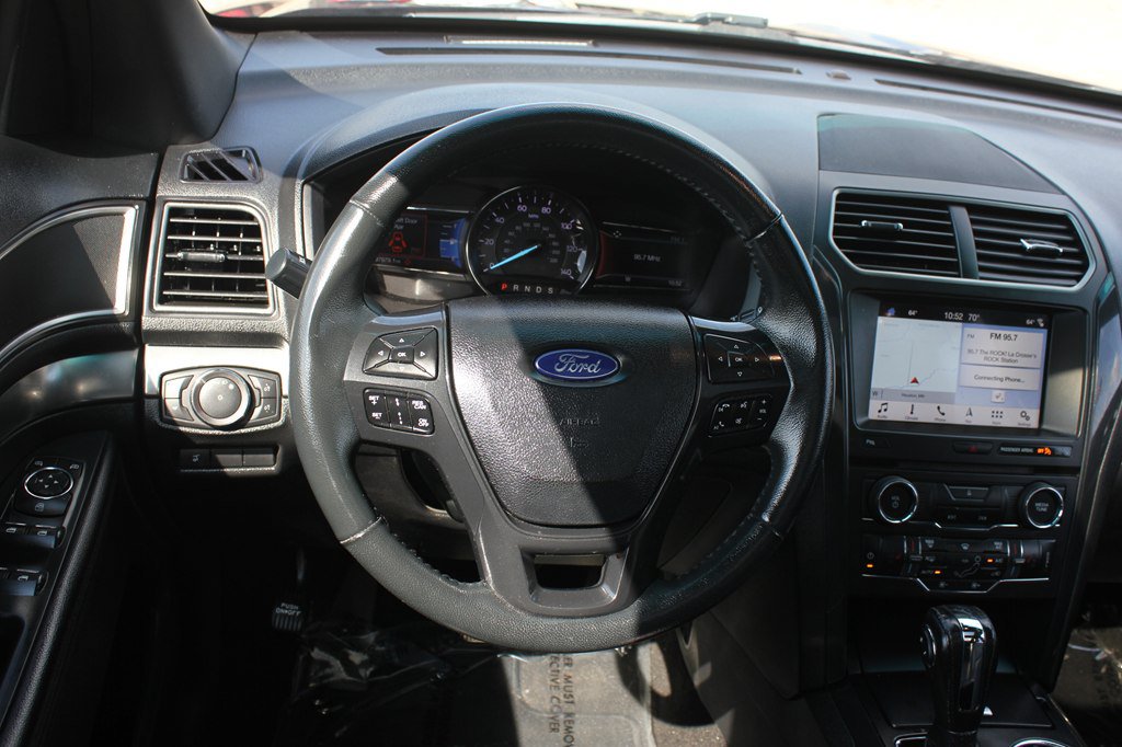 Used 2018 Ford Explorer XLT w/ Equipment Group 202A AWD/4WD image 10