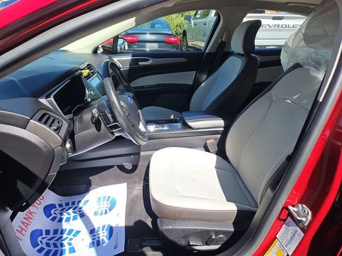 Used 2019 Ford Fusion SE w/ Equipment Group 151A FWD image 9