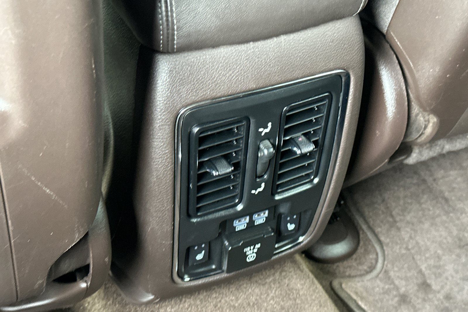 Used 2019 Jeep Grand Cherokee Overland AWD/4WD image 14