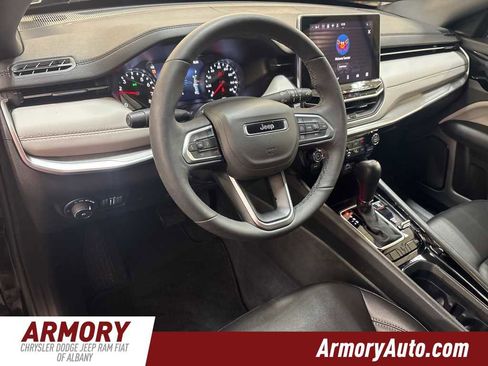 Used 2025 Jeep Compass Limited image 9