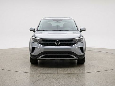 Used 2025 Volkswagen Taos SE image 2