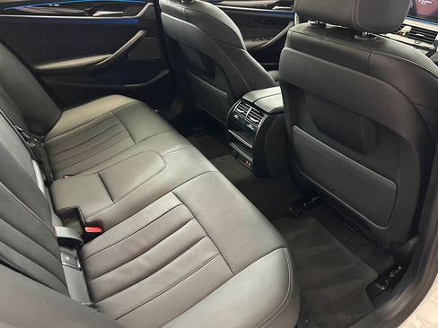 Used 2023 BMW 530e w/ M Sport Package image 31