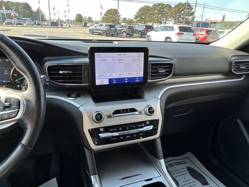 Used 2015 Chrysler 200 Limited image 6