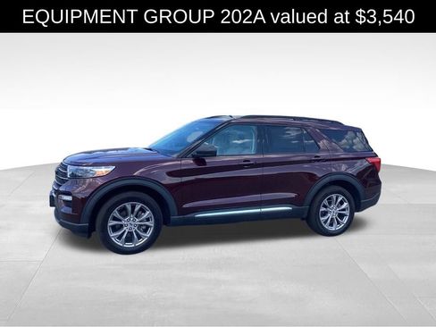 Used 2022 Ford Explorer XLT w/ Equipment Group 202A AWD/4WD image 3