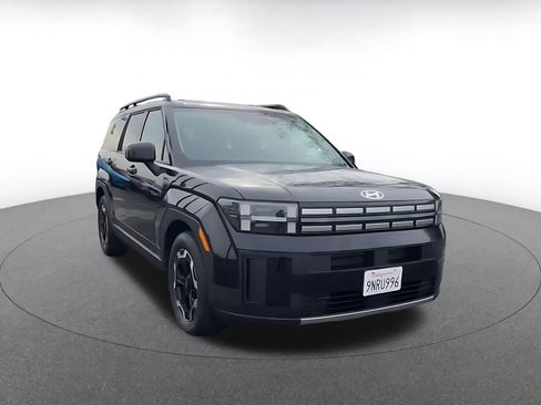 Used 2025 Hyundai Santa Fe SEL image 3