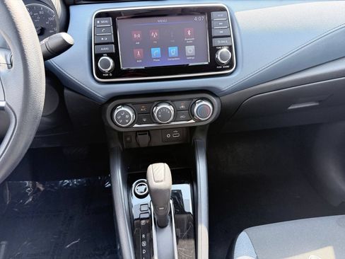 Used 2025 Nissan Versa SV FWD image 17