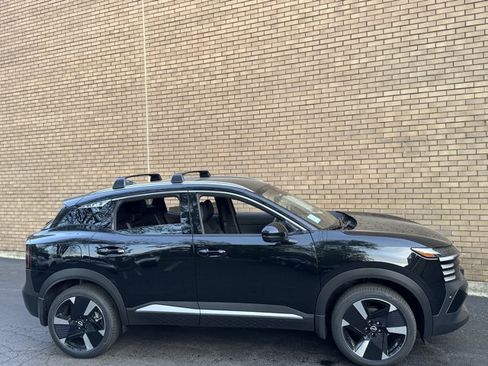 New 2026 Nissan Kicks SR w/ Cold Weather Package AWD/4WD image 4