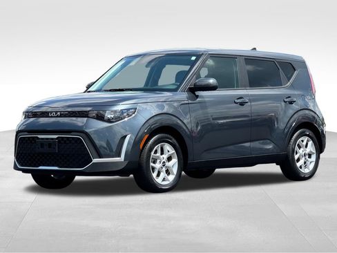 Used 2025 Kia Soul LX w/ LX Technology Package FWD image 3