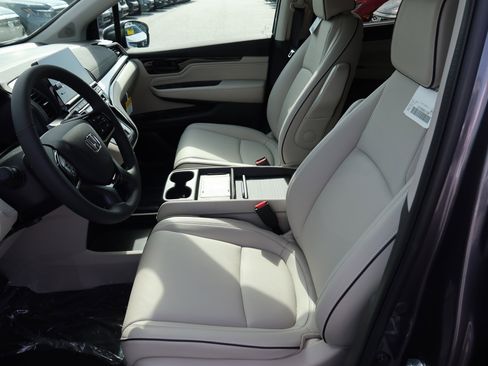 New 2026 Honda Odyssey Touring image 9