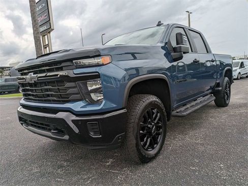 Used 2025 Chevrolet Silverado 2500 Custom w/ Custom Value Package image 8