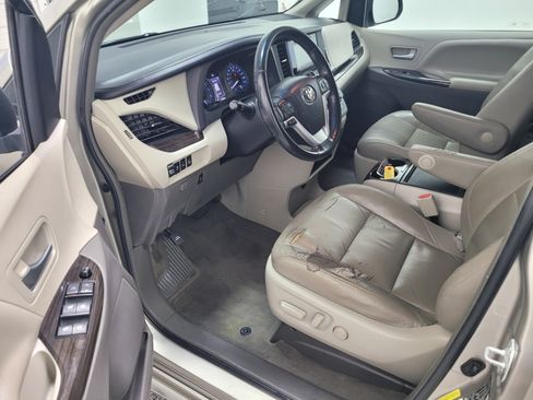 Used 2016 Toyota Sienna XLE w/ XLE Navigation Package FWD image 17