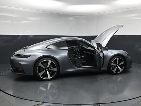 Certified 2026 Porsche 911 Carrera RWD image 33