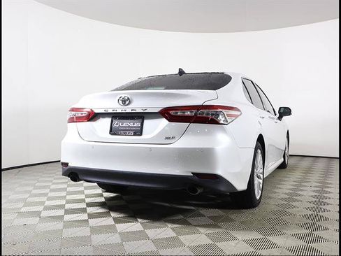 Used 2018 Toyota Camry XLE FWD image 5