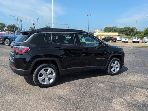 Used 2018 Jeep Compass Latitude w/ Cold Weather Group AWD/4WD image 8