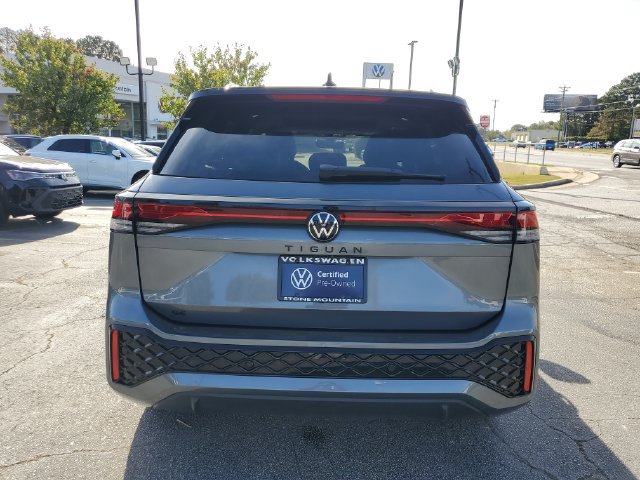 Used 2025 Volkswagen Tiguan SE R-Line FWD image 5