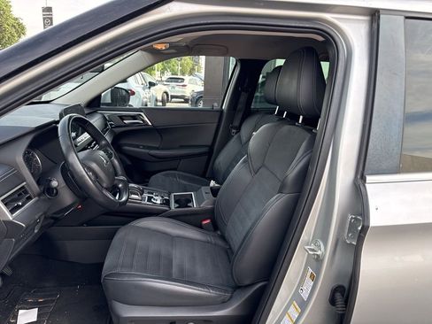 Used 2022 Mitsubishi Outlander SE image 10
