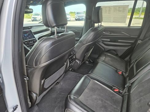 Used 2024 Jeep Grand Cherokee Altitude AWD/4WD image 25