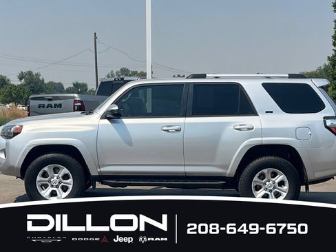 Used 2022 Toyota 4Runner SR5 AWD/4WD image 7
