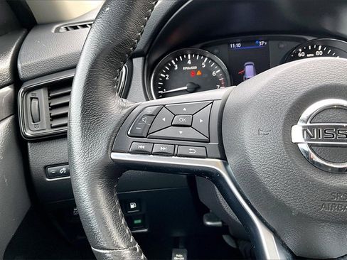 Used 2018 Nissan Rogue SV image 10