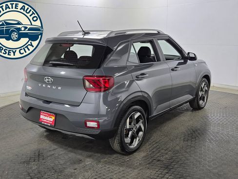 Used 2026 Hyundai Venue SEL FWD image 7