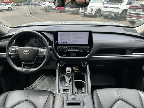 Used 2025 Toyota Grand Highlander AWD Hybrid image 24