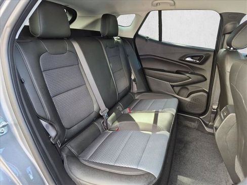 Used 2025 Chevrolet Trax LT FWD image 18