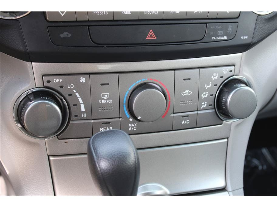 Used 2012 Toyota Highlander 4WD w/ Tech Pkg image 24