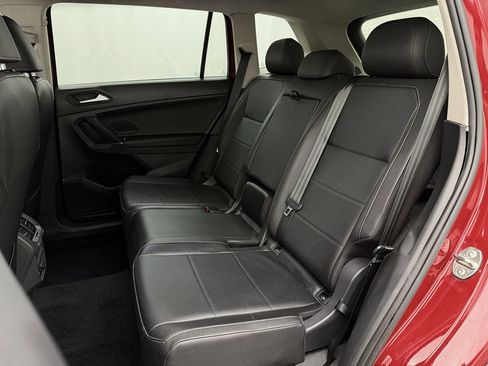Used 2020 Volkswagen Tiguan SE w/ Panoramic Sunroof Package image 34