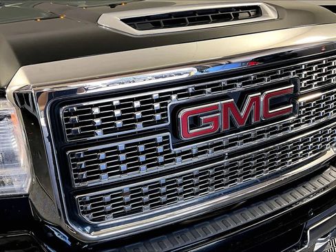 Used 2019 GMC Sierra 3500 Denali w/ Duramax Plus Package image 28