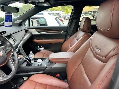Used 2025 Cadillac XT5 Premium Luxury w/ LPO, Red Accent Package FWD image 27