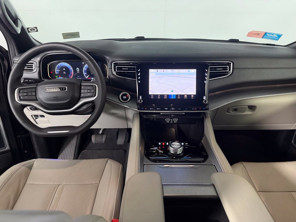 Used 2025 Jeep Wagoneer 4WD image 13