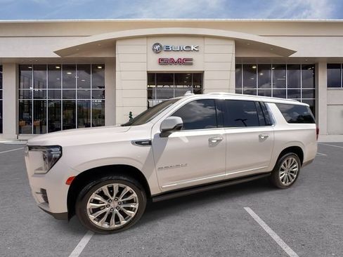 Certified 2022 GMC Yukon XL Denali w/ Denali Ultimate Package AWD/4WD image 7