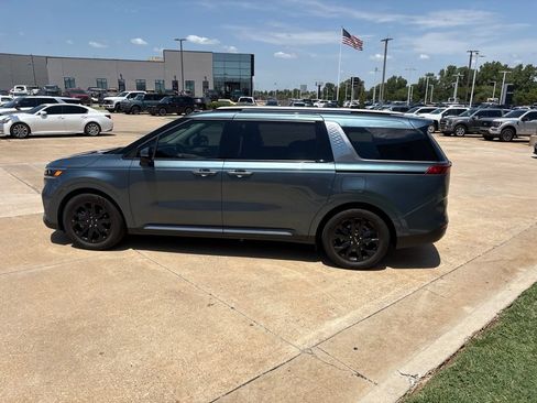 Used 2023 Kia Carnival SX FWD image 8