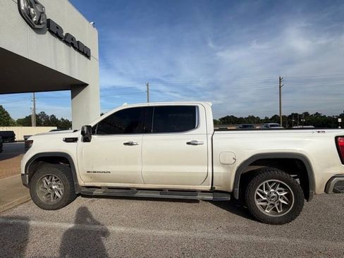Used 2022 GMC Sierra 1500 SLT w/ SLT Premium Plus Package AWD/4WD image 3