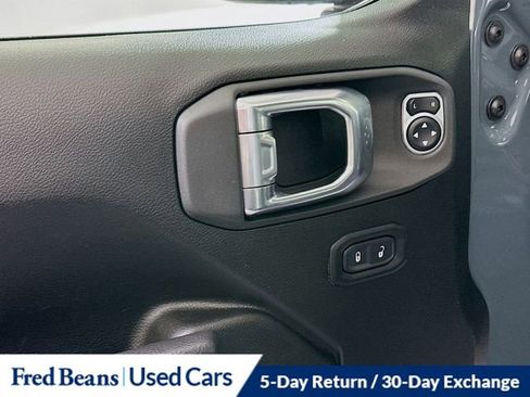Used 2025 Jeep Wrangler Unlimited Rubicon 4xe AWD/4WD image 18