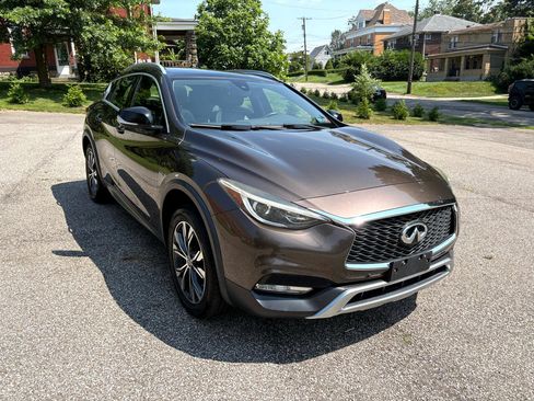 Used 2018 INFINITI QX30 Premium w/ Navigation Package image 1