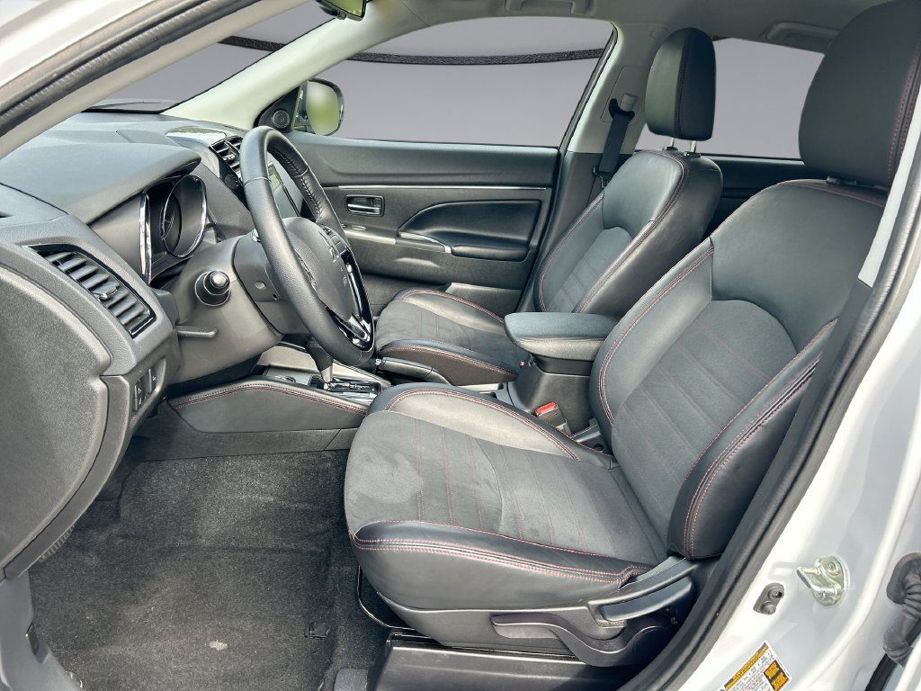 Used 2025 Mitsubishi Outlander Sport SE AWD/4WD image 11