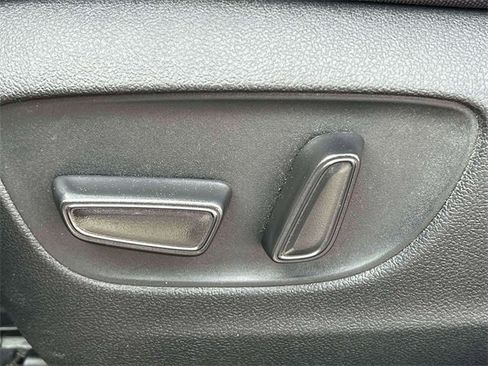 Used 2021 Toyota Highlander LE image 17