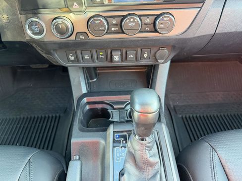 Used 2020 Toyota Tacoma TRD Off-Road image 29