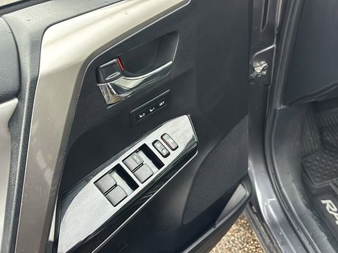 Used 2018 Toyota RAV4 Limited image 14