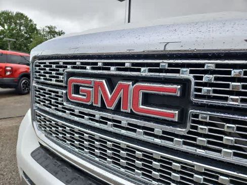 Used 2019 GMC Sierra 2500 Denali w/ Suspension Package, Off-Road AWD/4WD image 23