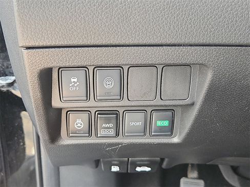 Used 2021 Nissan Rogue Sport SV image 23