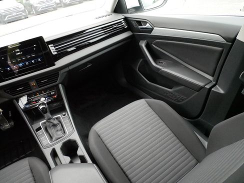 Certified 2025 Volkswagen Jetta S FWD image 11