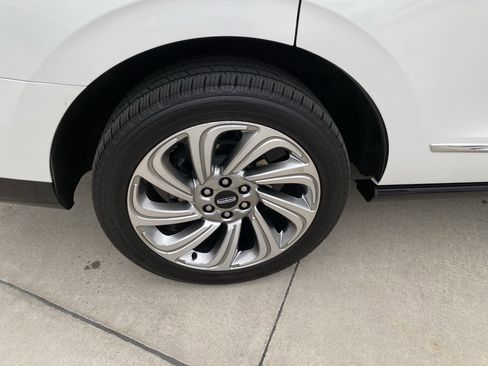 Used 2024 Lincoln Navigator Premiere image 5